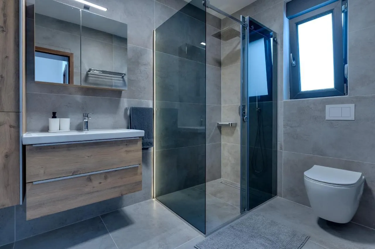Villa Lavanda: Poolside Retreat with Beach Access and Panoramic Views Risika Croatia