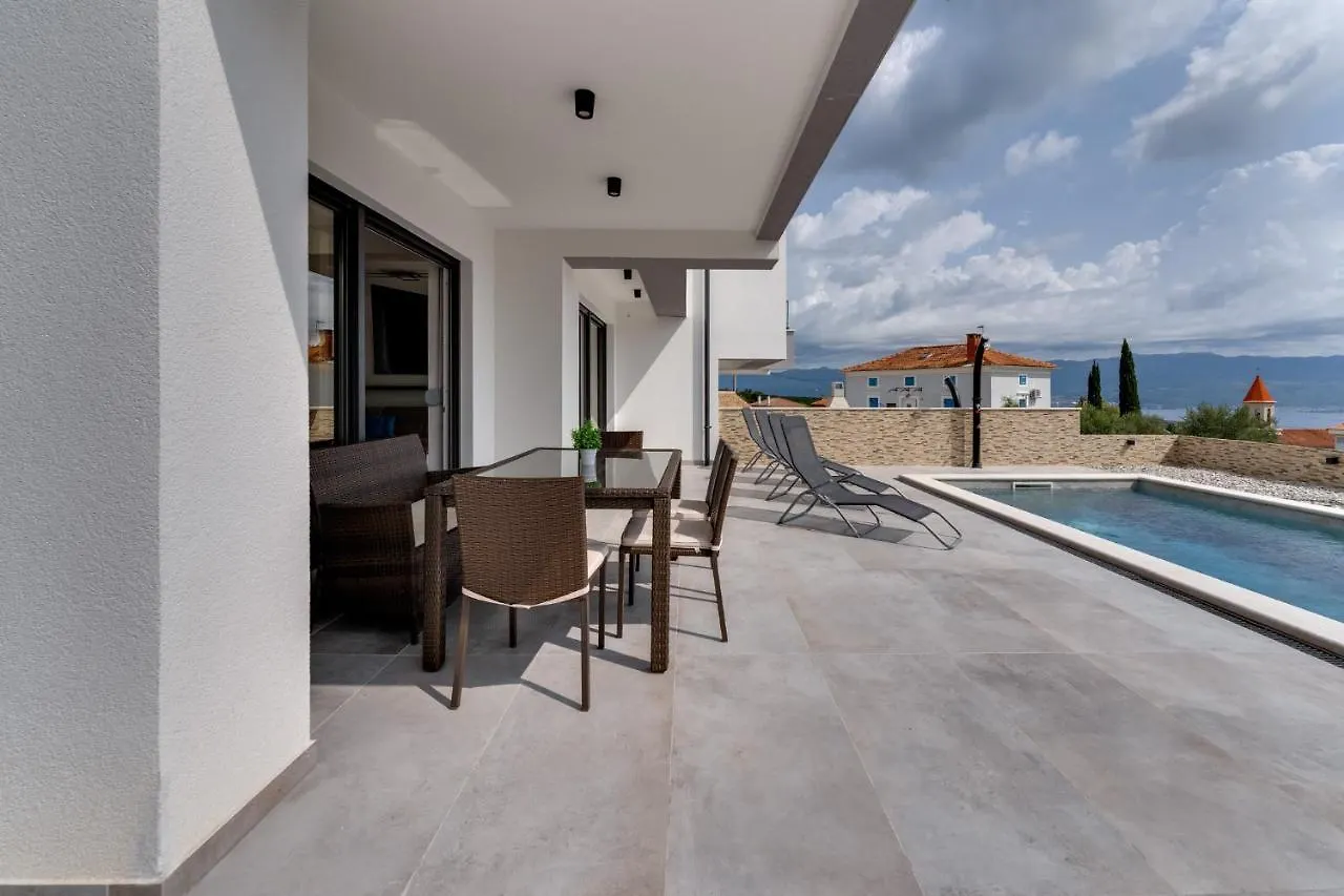 Villa Lavanda: Poolside Retreat with Beach Access and Panoramic Views Risika Croatia